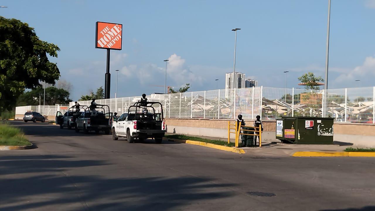 $!Balacera en sector Tres Ríos provoca evacuación en complejo departamental, en Culiacán