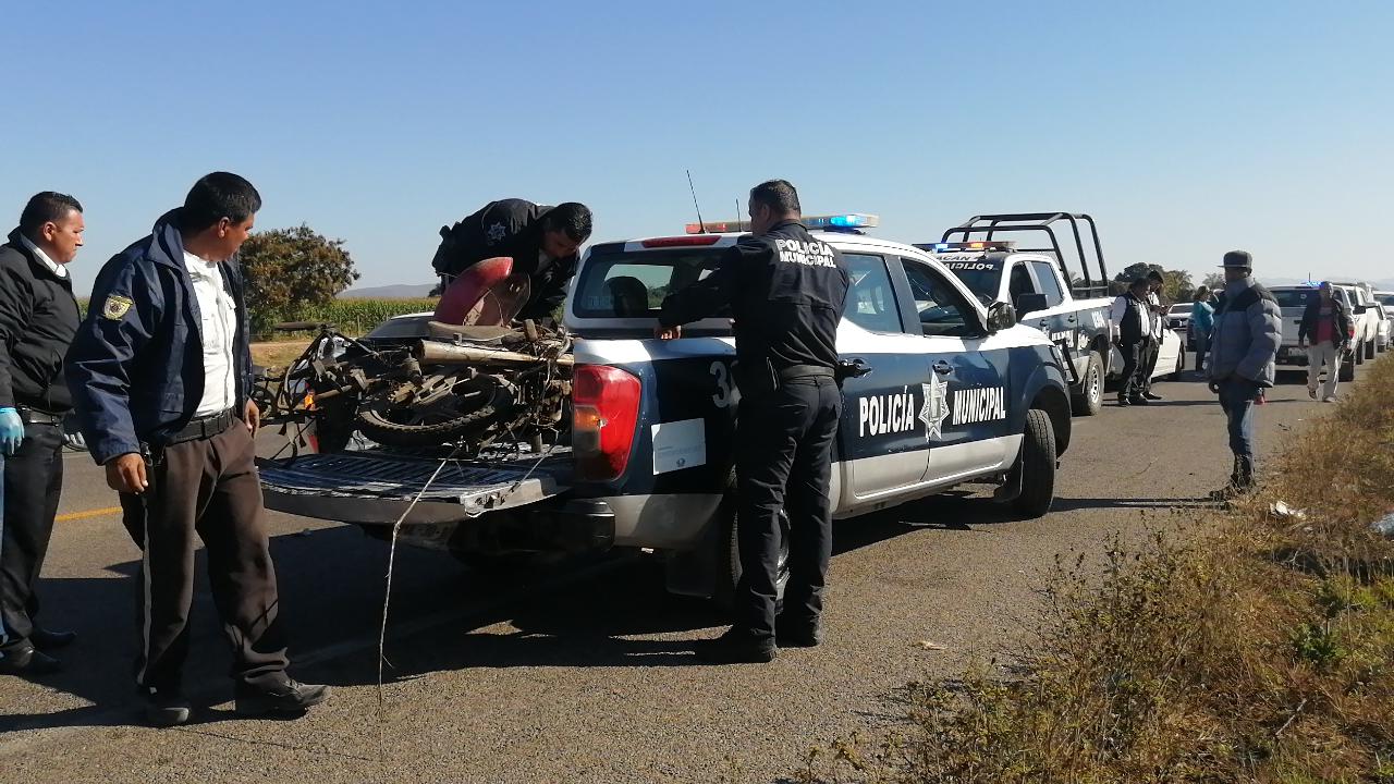 $!Embiste auto a moto en Culiacán y mueren dos hombres