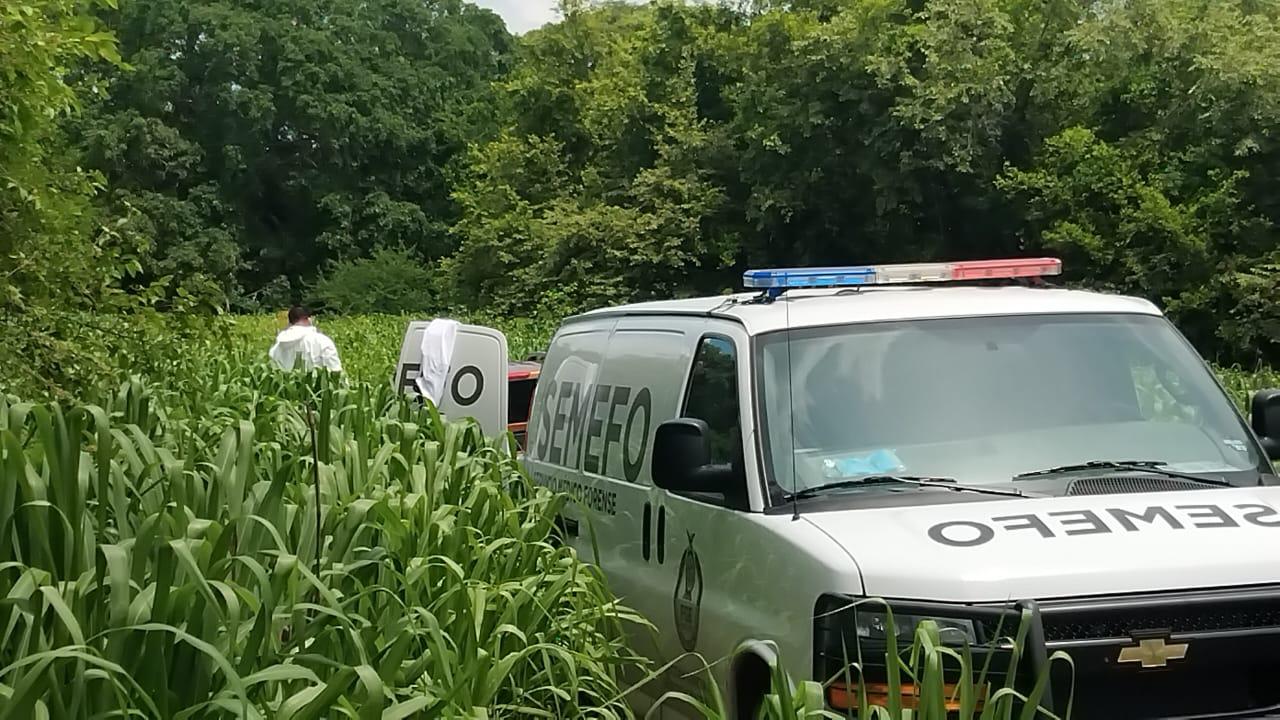 $!Hallan dos cuerpos en una camioneta en Sanalona