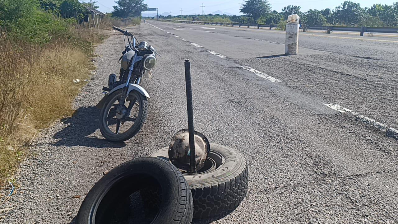 $!Un peligro constante para conductores se ha vuelto transitar por la México 15, en Escuinapa