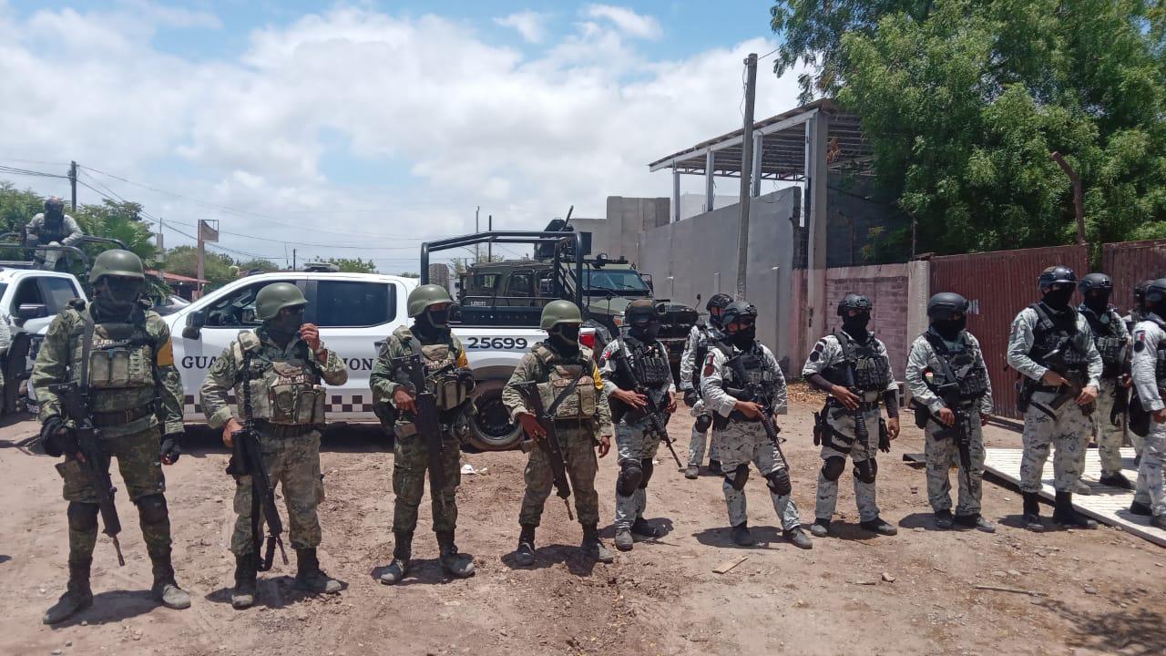 $!Suman 9 horas de operativo en Sánchez Celis, Eldorado; hay niños desaparecidos y personas sin vida