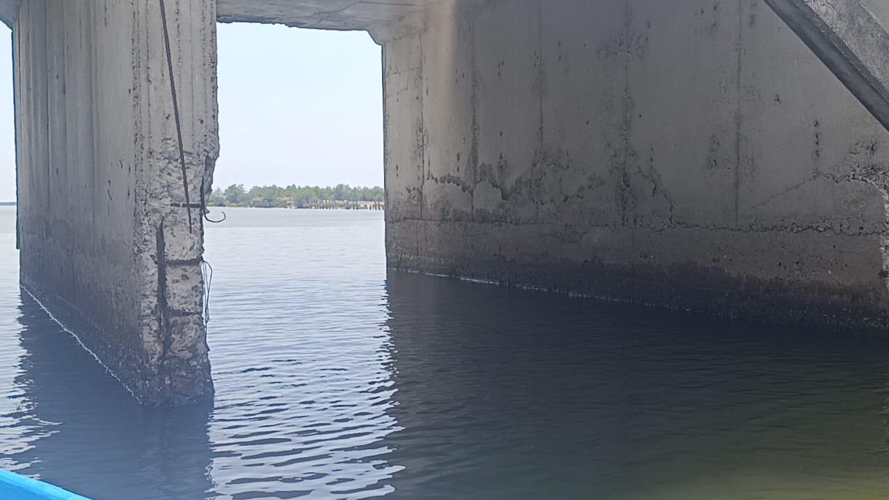 $!Puente de ‘agua dulce’ en Escuinapa está al borde de colapso, denuncian pescadores