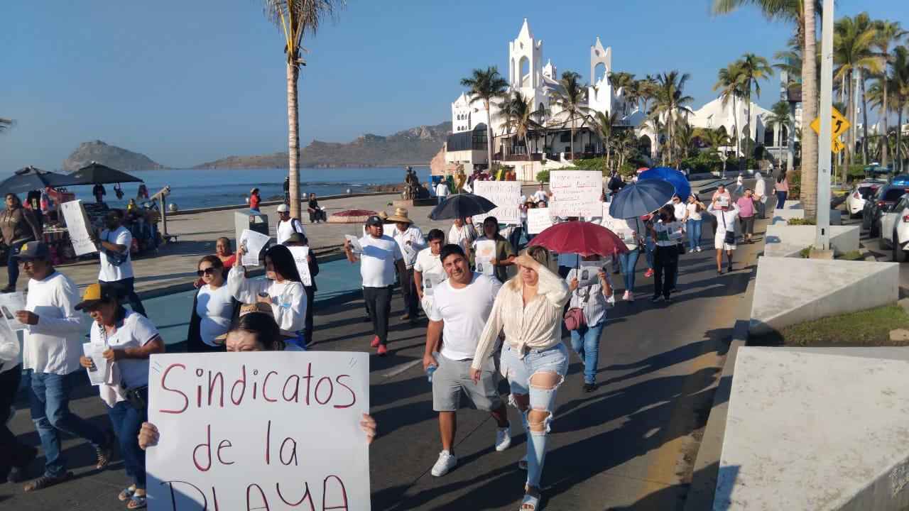 $!En Mazatlán se manifiestan por la aparición con vida de Óscar Aguilar Coatzin