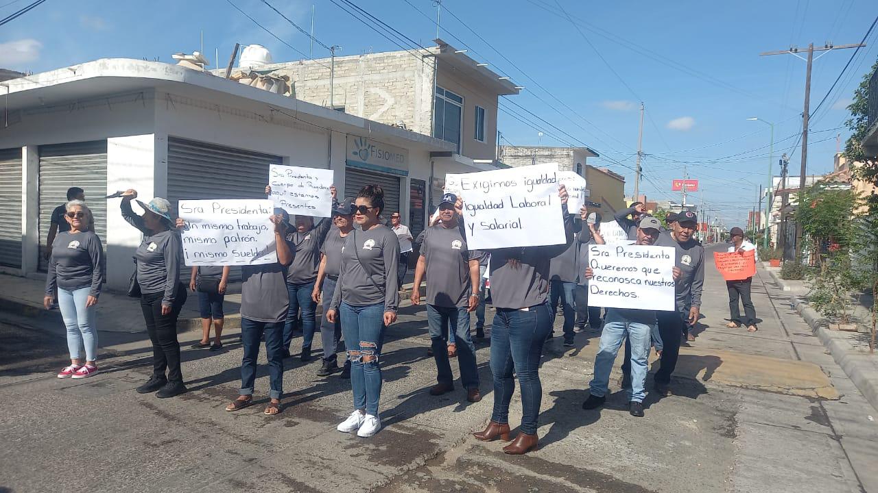 $!Se suman trabajadores a marcha por el 1 de mayo en Escuinapa