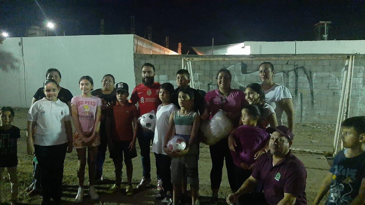 $!Entrega Imdec material deportivo en colonias y sindicaturas de Culiacán