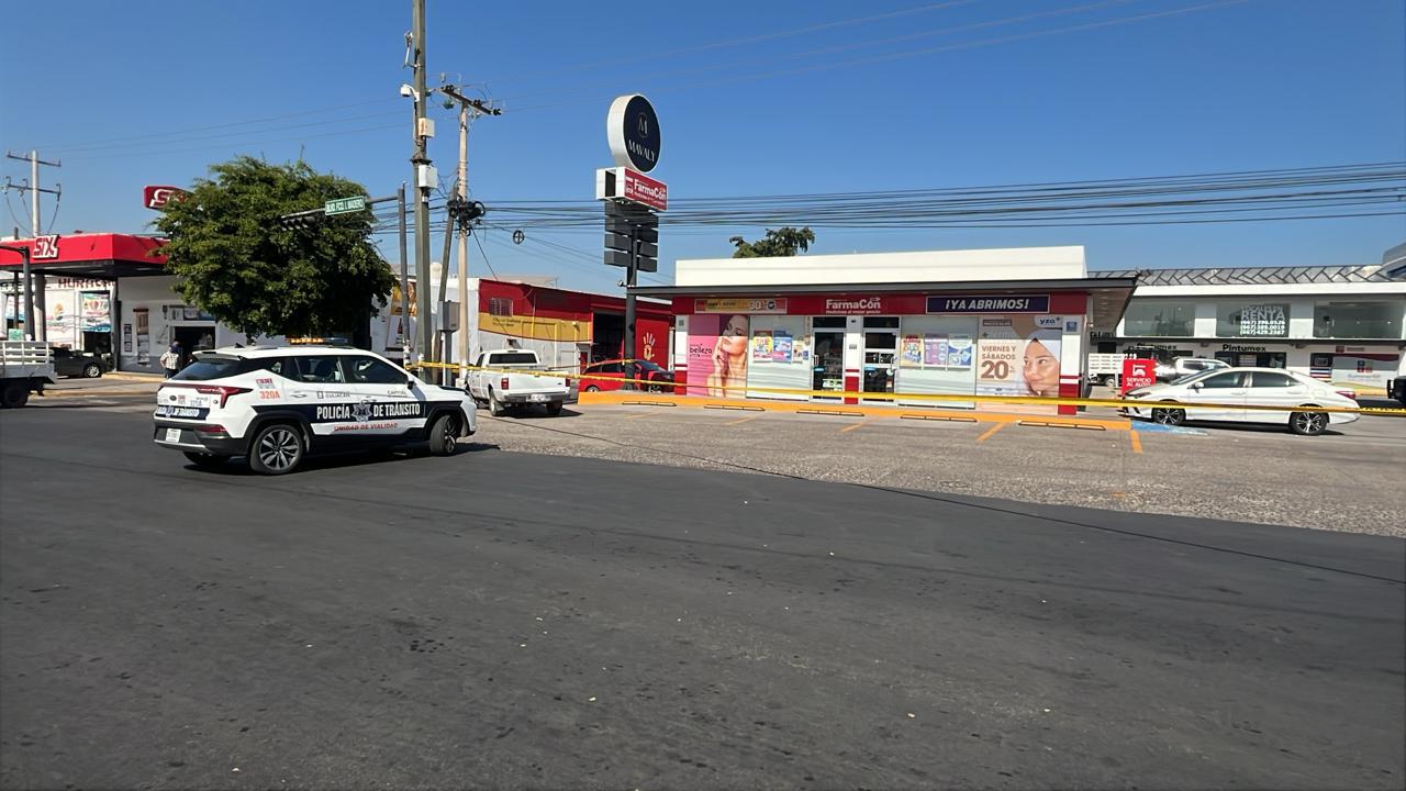 $!Intentan secuestrar a conductor en el Centro de Culiacán, pero logra escapar