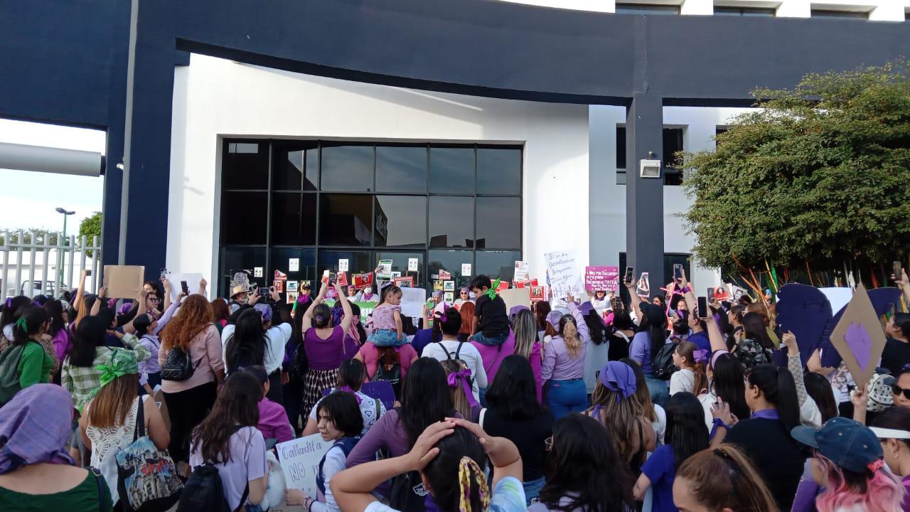 $!Más de 4 mil mujeres marchan por justicia, equidad, y por sus derechos, en Culiacán