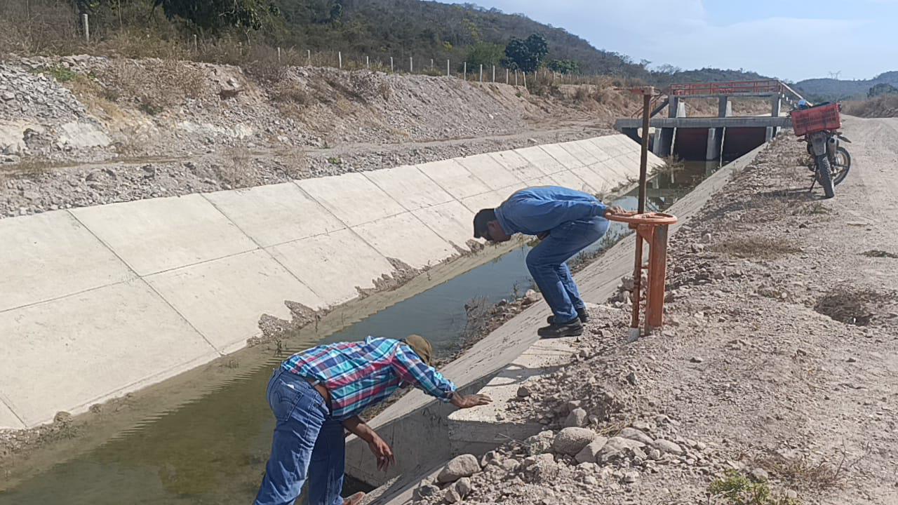 $!Vandalizan canales de riego de la presa Santa María