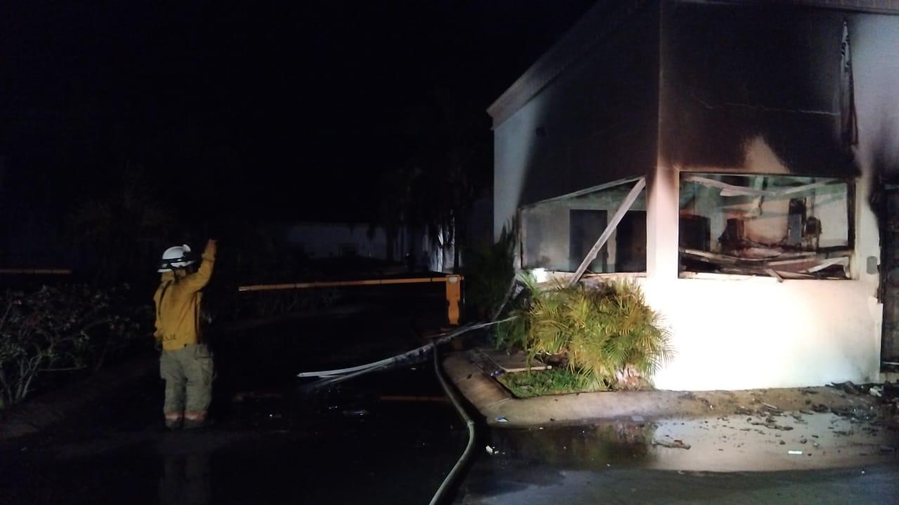 $!Incendian oficinas de motel en la salida sur de Culiacán