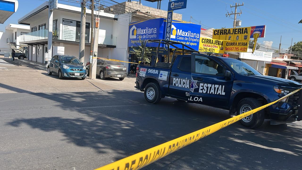 $!Intentan secuestrar a conductor en el Centro de Culiacán, pero logra escapar