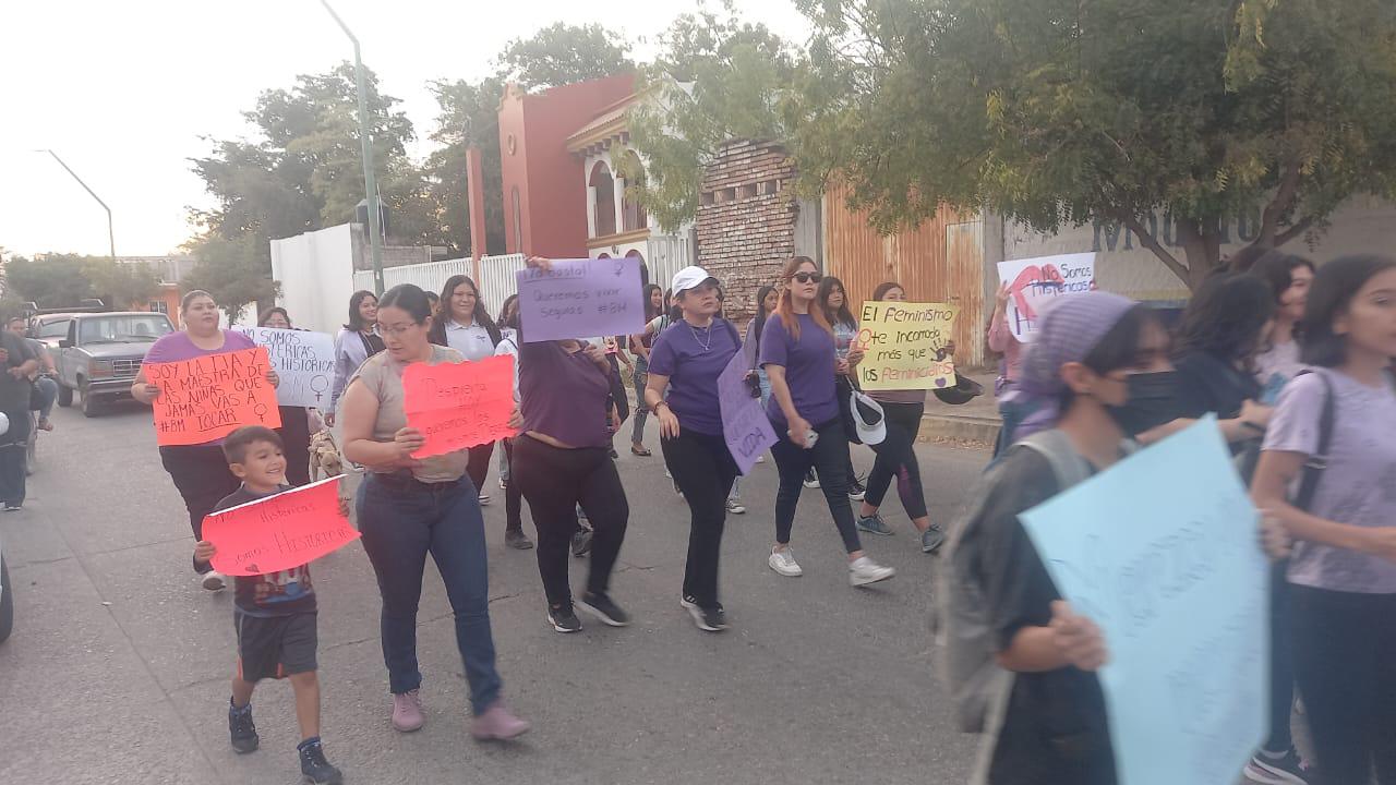 $!Hijas del Mar concientizan a mujeres en calles de Escuinapa