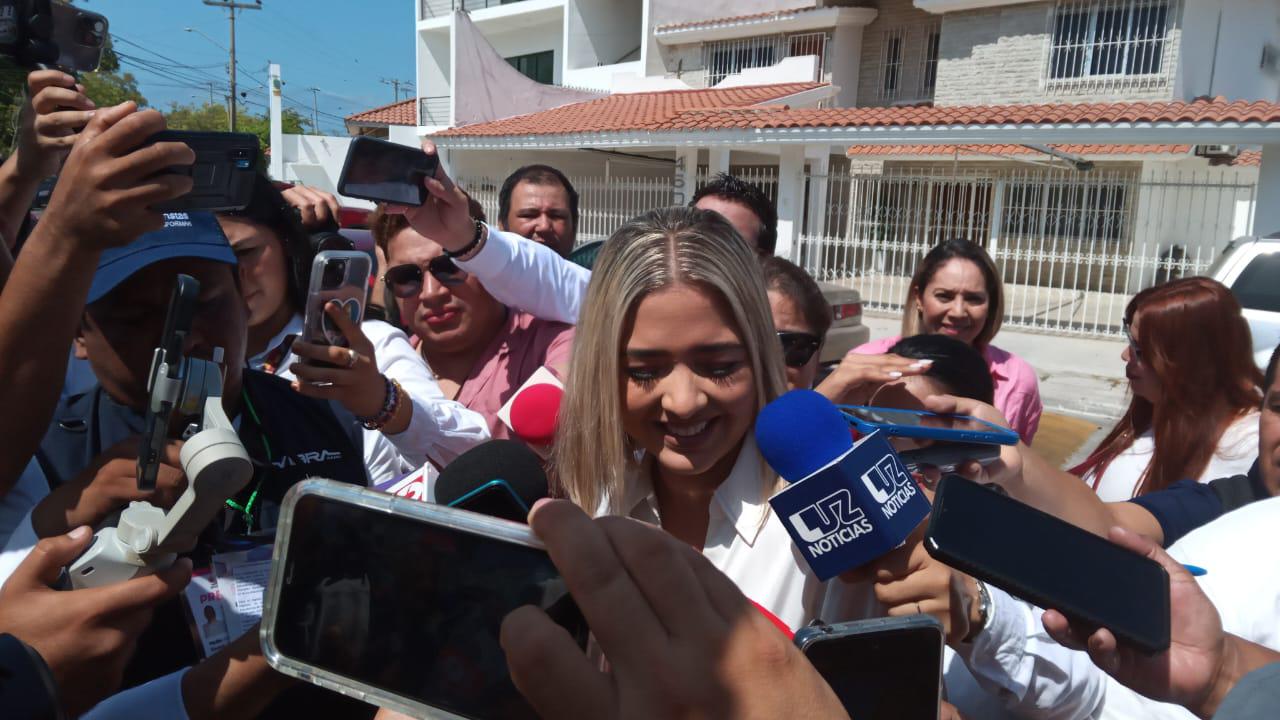 $!Estrella Palacios emite su voto y confía en que el voto le favorecerá