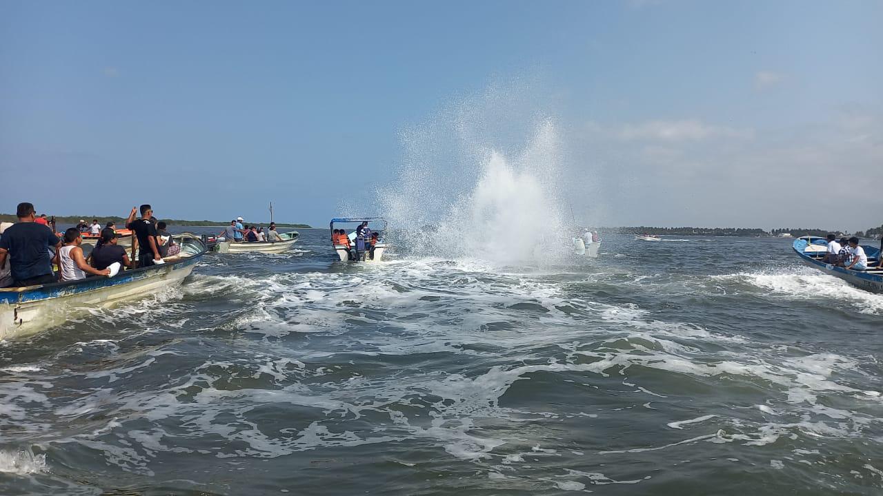 $!Teacapán vive con intensidad el Día de la Marina, tras dos años de pandemia sanitaria