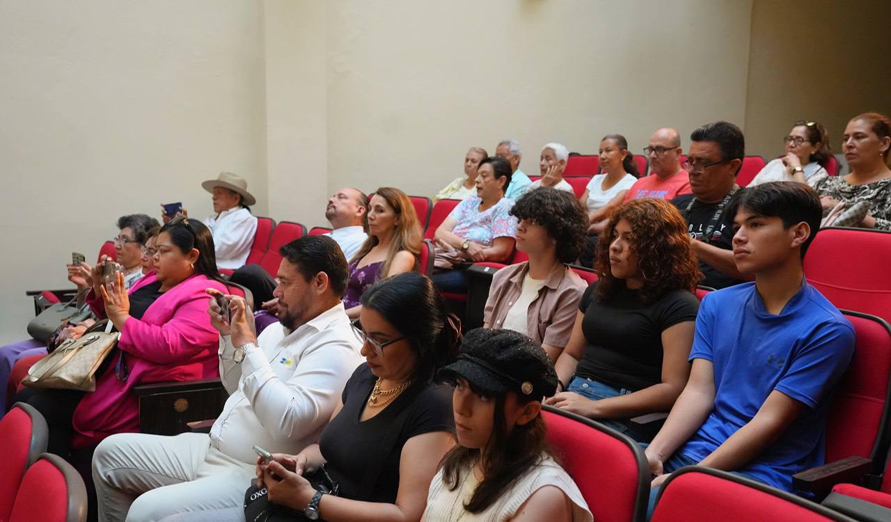 $!El público disfrutó de una agradable velada de llena de poesía.