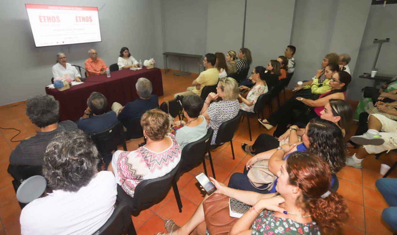 $!El público acudió a la presentación.