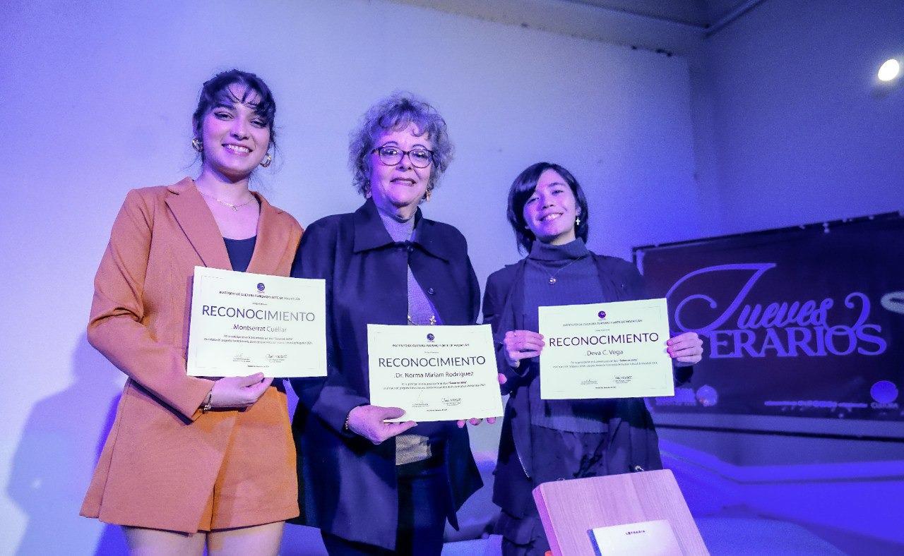 $!La maestra María Muñiz concluyó el evento con la entrega de reconocimientos a cada participante.