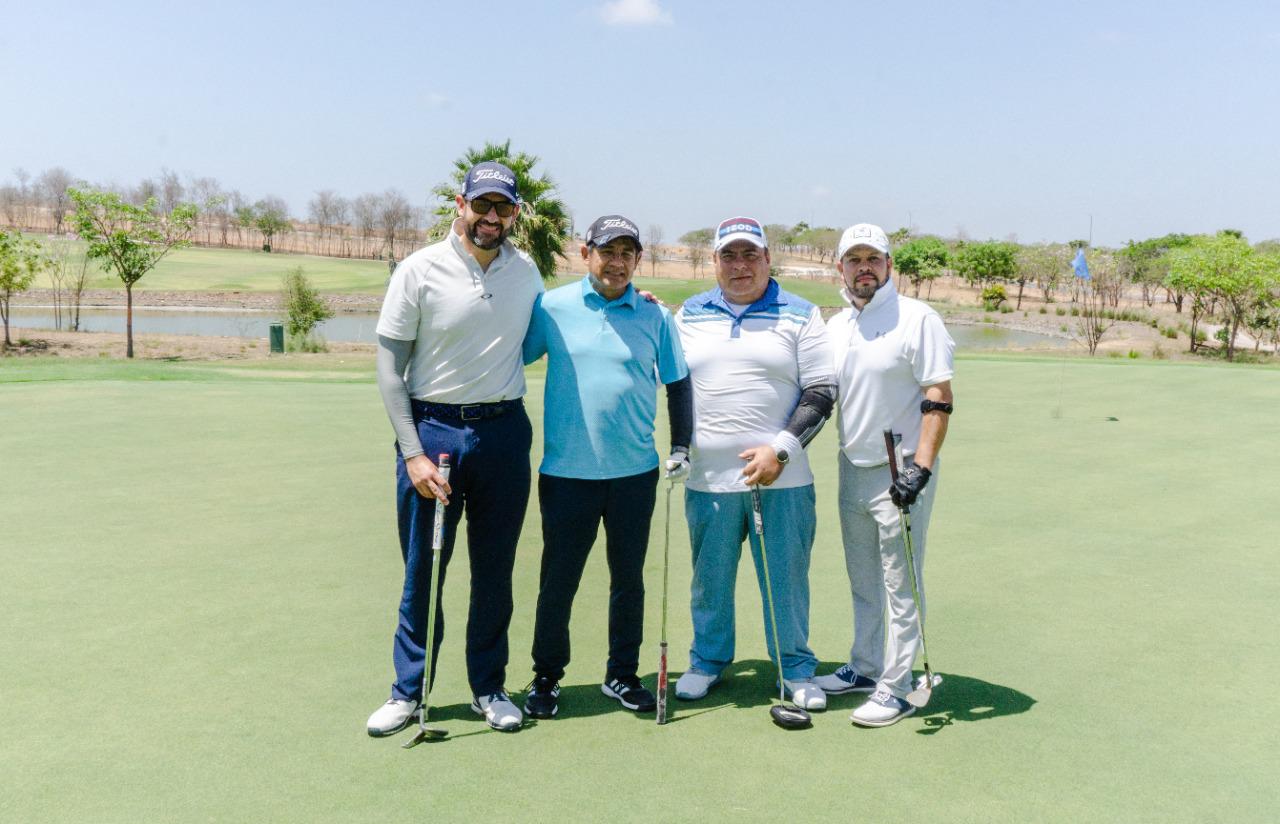 $!Premian a los campeones del Torneo de Golf Tecnika 39