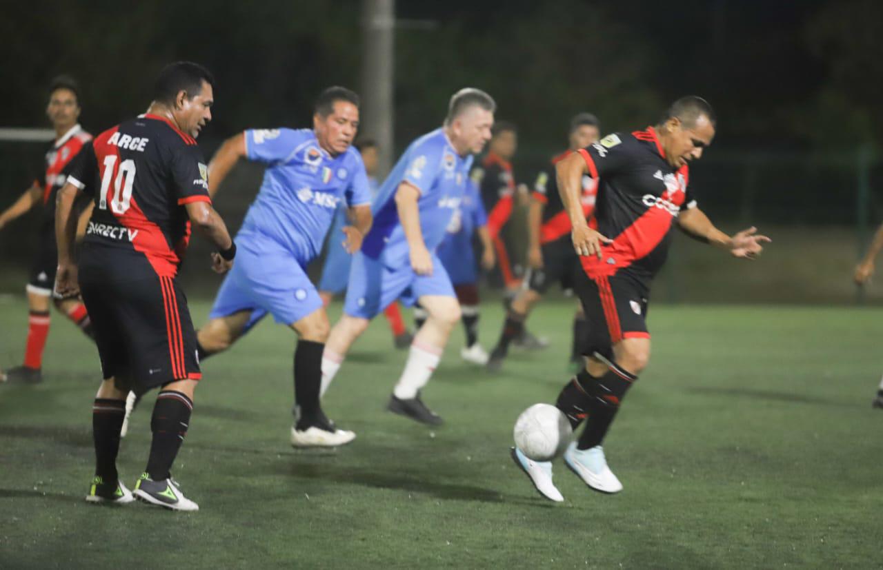 $!Hermanos y Amigos acecha la cima de Liga Golden Máster