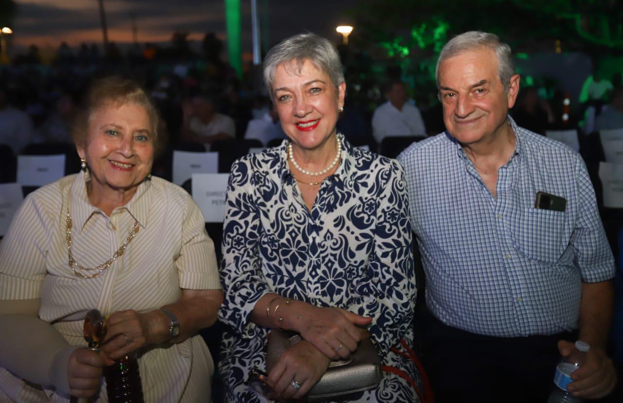 $!Emilia de Hays, Cecilia Navarro de Natal y Homero Natal Aponte.