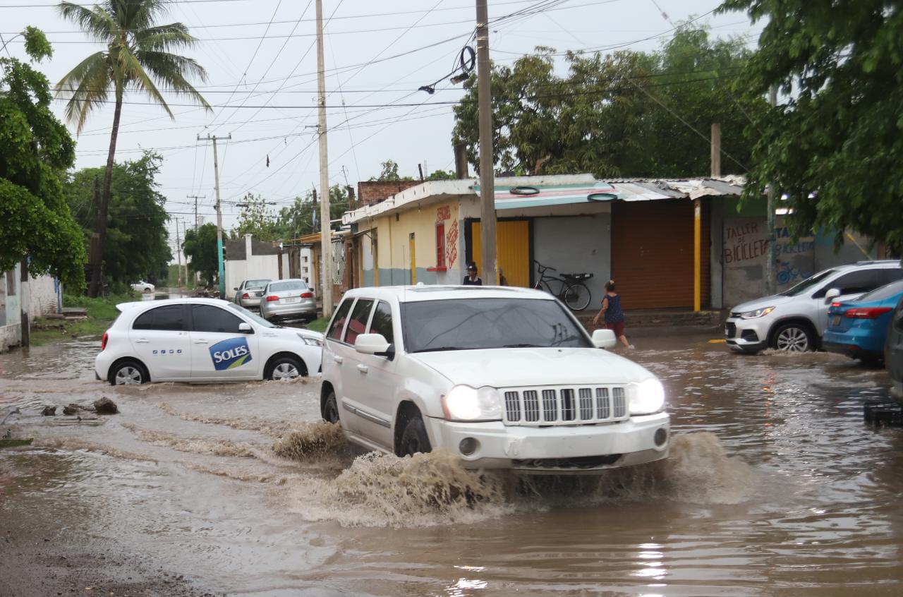 $!Provoca tormenta en Mazatlán inundaciones; autoridades recorren zonas afectadas