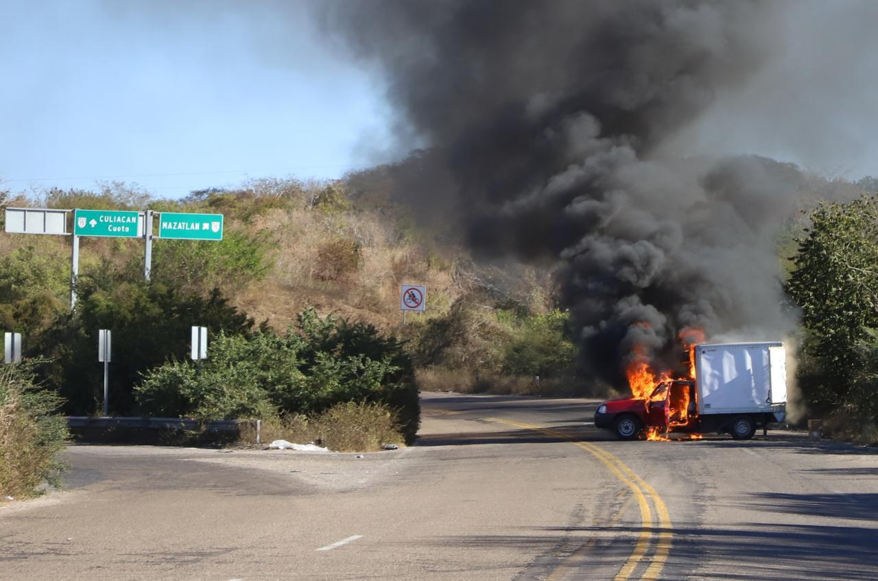 $!Suman 12 horas de jornada violenta en Sinaloa; comenzó en Culiacán y se extendió al Estado