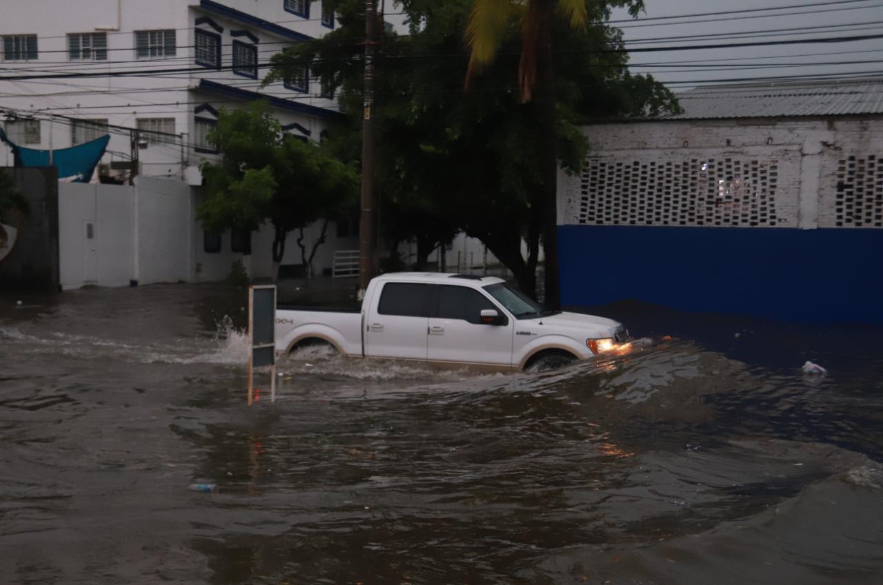 $!Azota tormenta en Mazatlán durante la madrugada