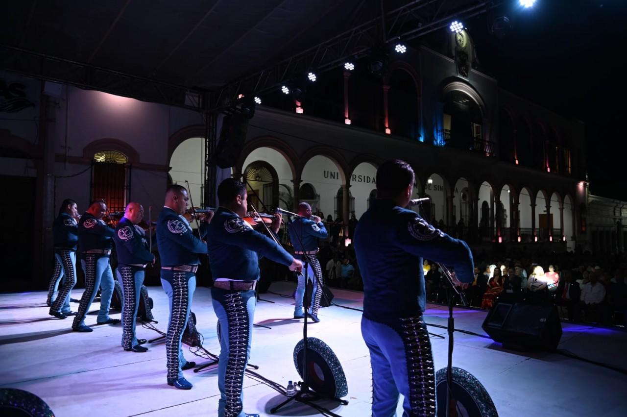 $!El Mariachi Estrella de México crea un ambiente de alegría, música y baile.