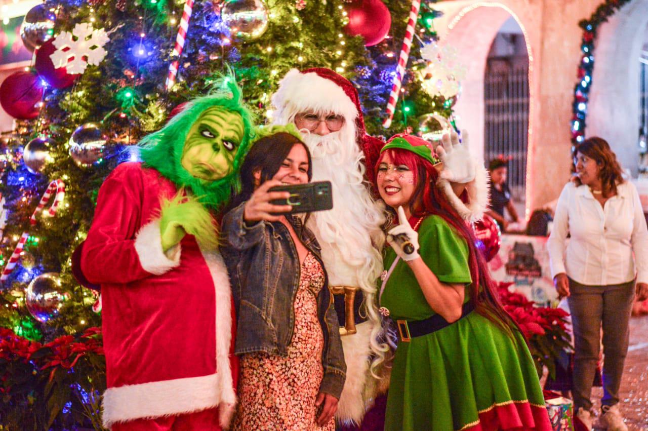 $!Se enciende en Mazatlán el espíritu navideño