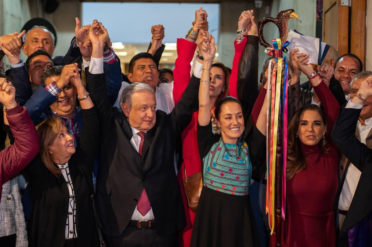 $!AMLO entrega el ‘bastón de mando’ a Sheinbaum