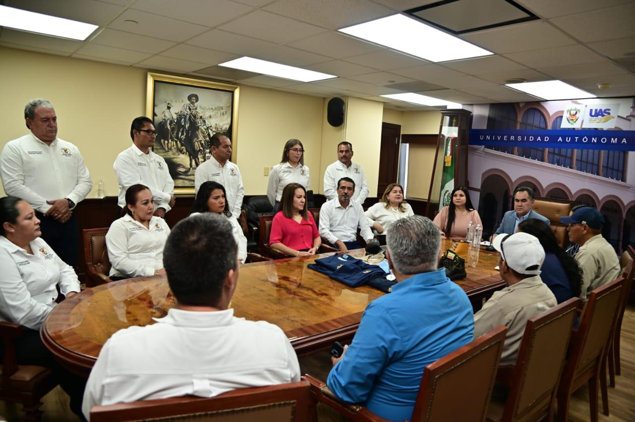 $!Entregan uniformes a administrativos y personal de intendencia en la UAS