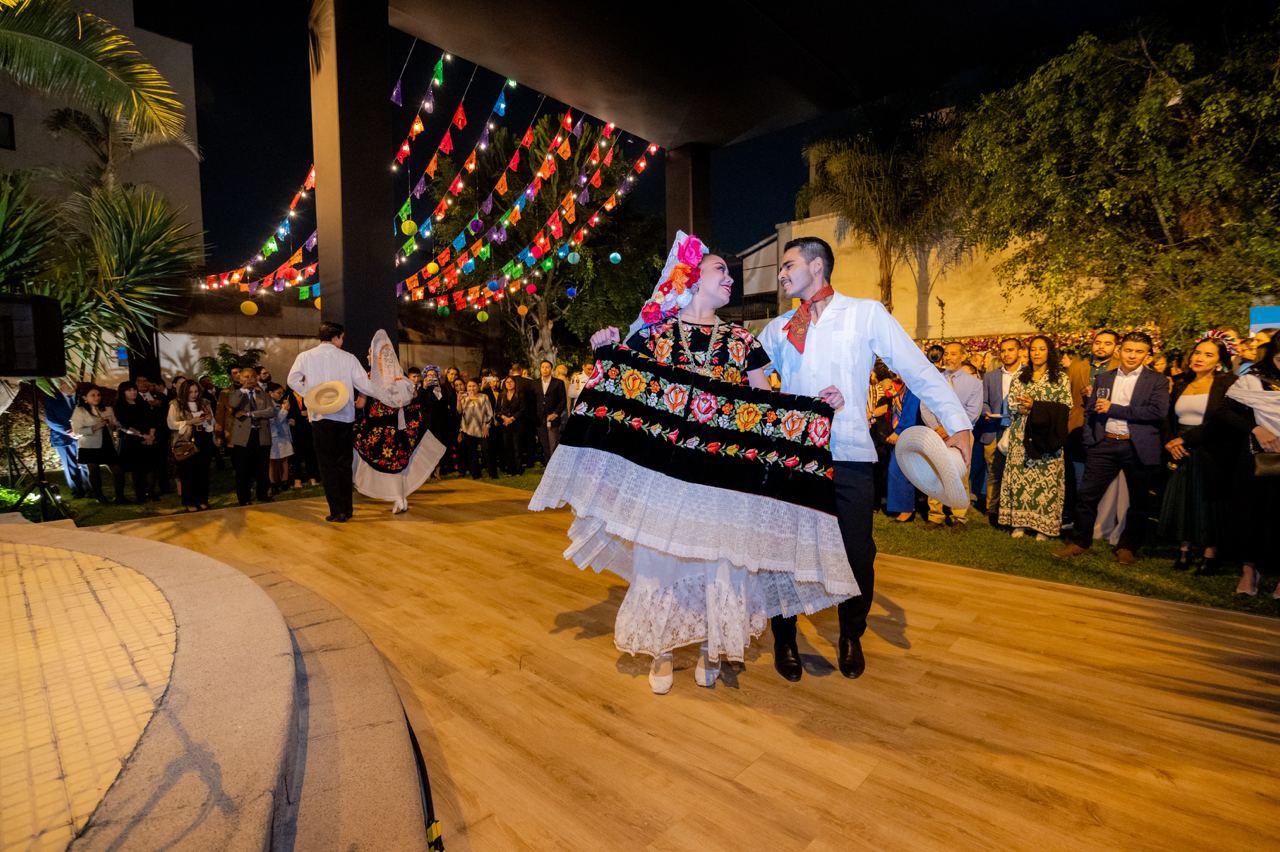 $!Ovacionan en Perú al Ballet Folklórico de Cultura Mazatlán