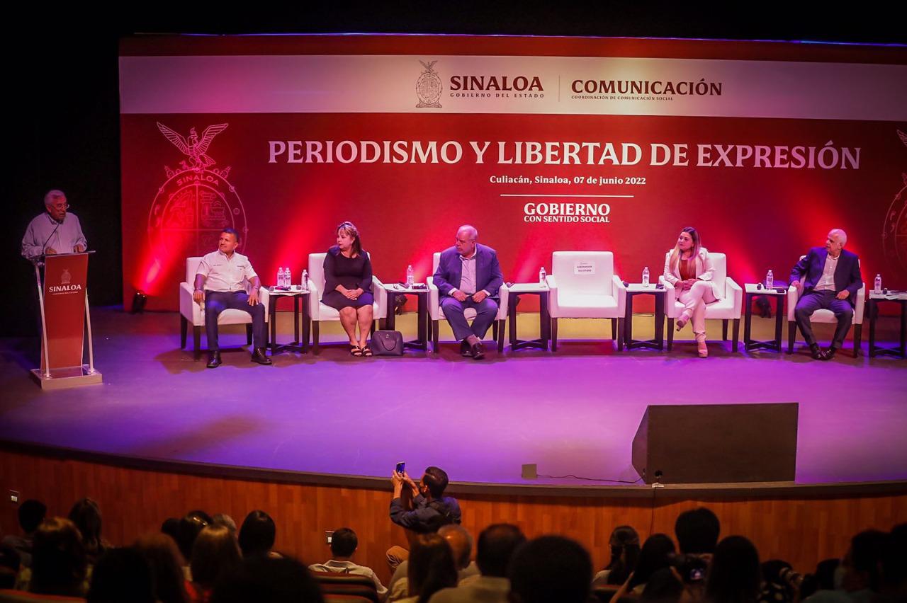 $!El periodismo en Sinaloa es una labor de riesgo, coinciden periodistas en panel de discusión