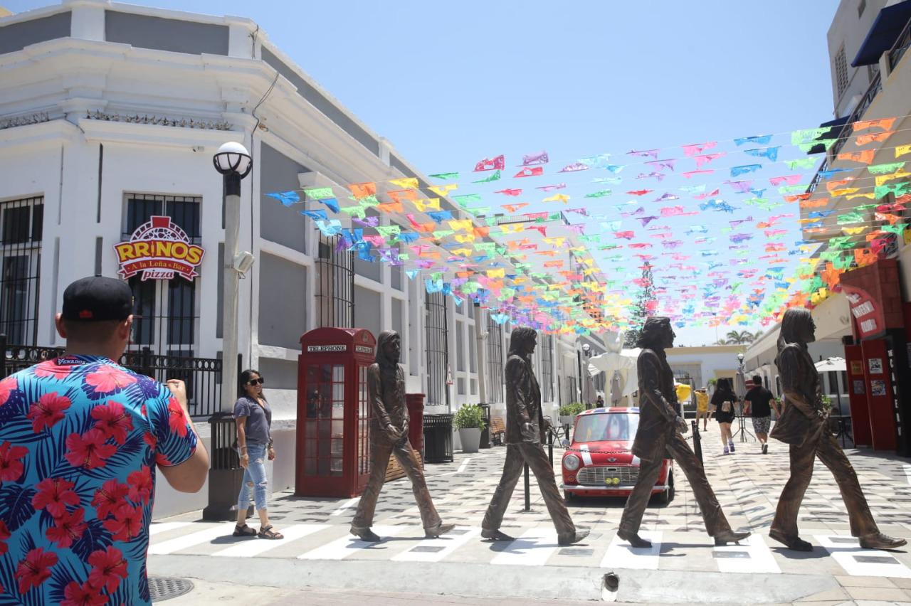 $!Los turistas aprovechan para tomarse la foto del recuerdo.