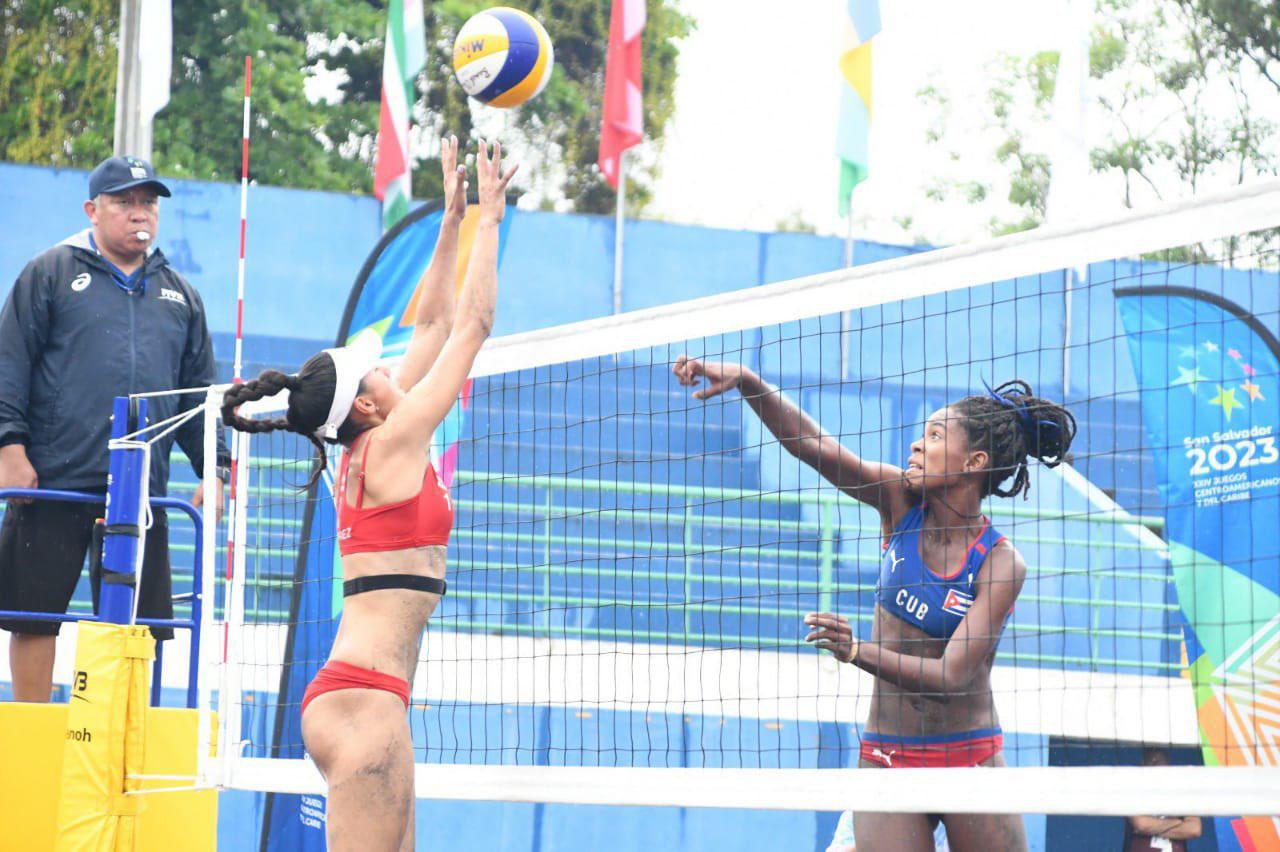 $!¡Sinaloense Abril Flores gana bronce en voleibol de playa de los Centroamericanos!