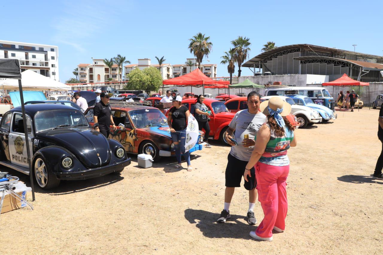 $!Cientos de vehículos exhiben sus atractivos en Carnalazo Vochero