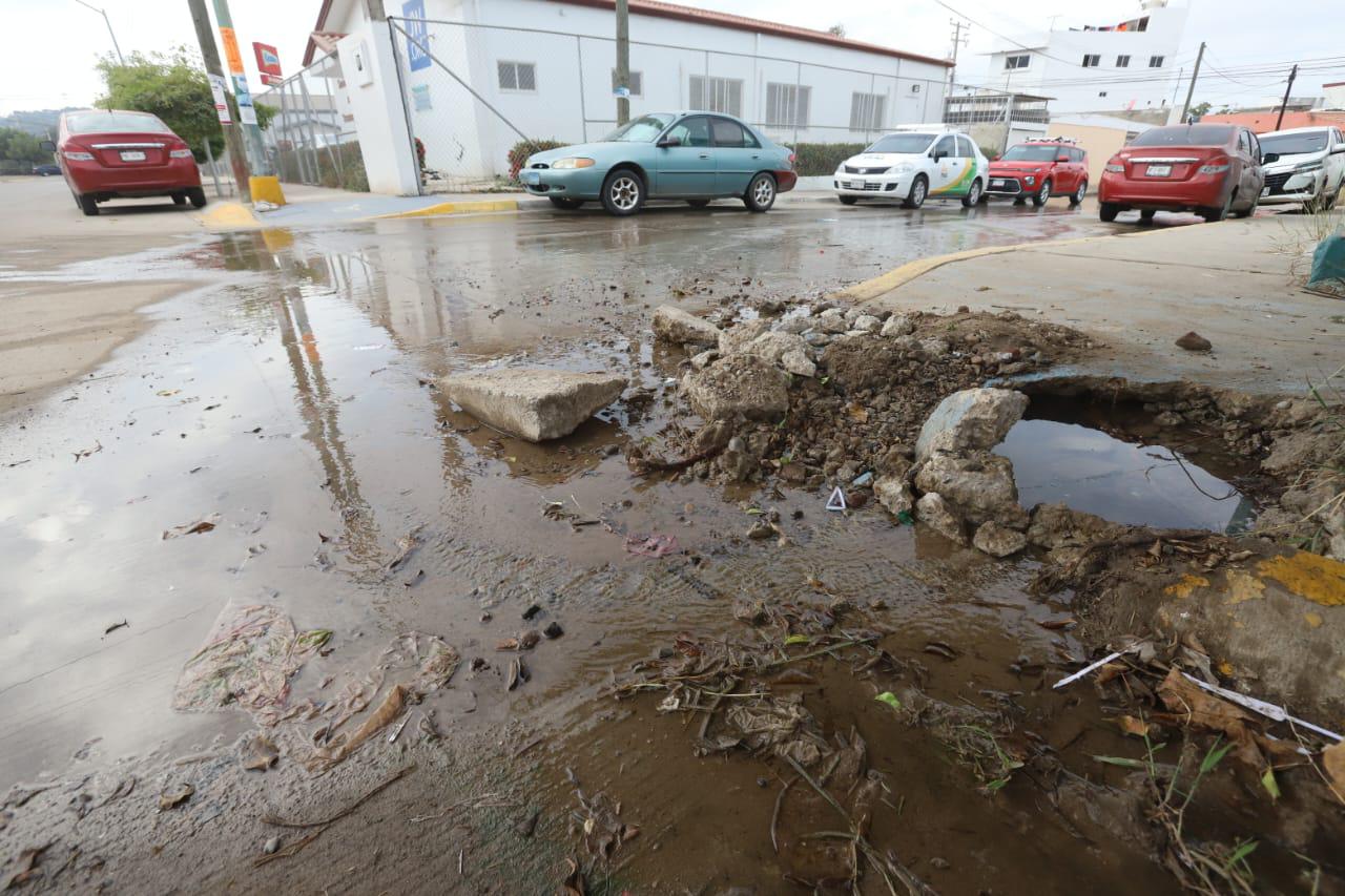 $!San Joaquín, Villa Verde y Villa Florida viven entre fugas de aguas negras