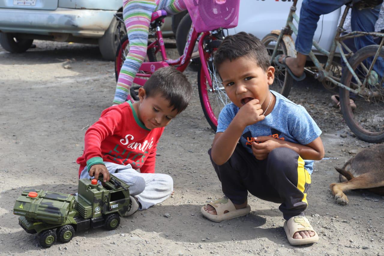 $!¡Gracias! Cumplen los Reyes Magos de Noroeste una vez más con niñas y niños de Mazatlán