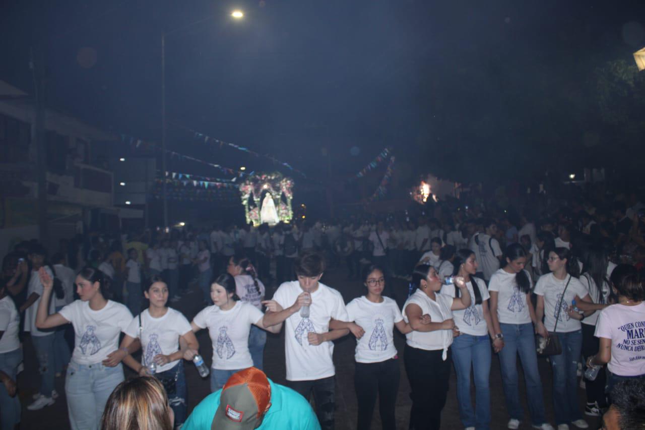 $!Se visten de blanco en la romería de Nuestra Señora del Rosario para pedir por la paz en Sinaloa