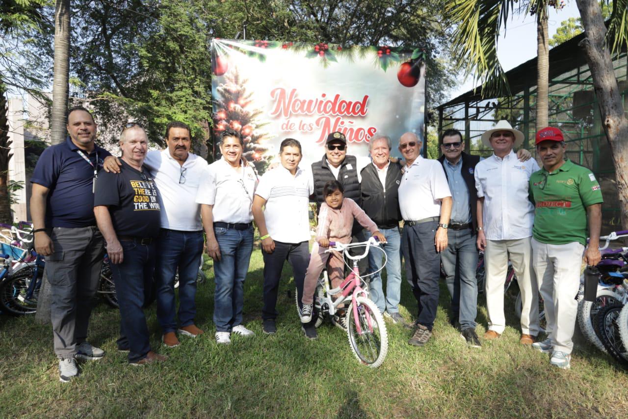 $!Rotarios cumplen el sueño de Naydelin; le regalan bicicleta