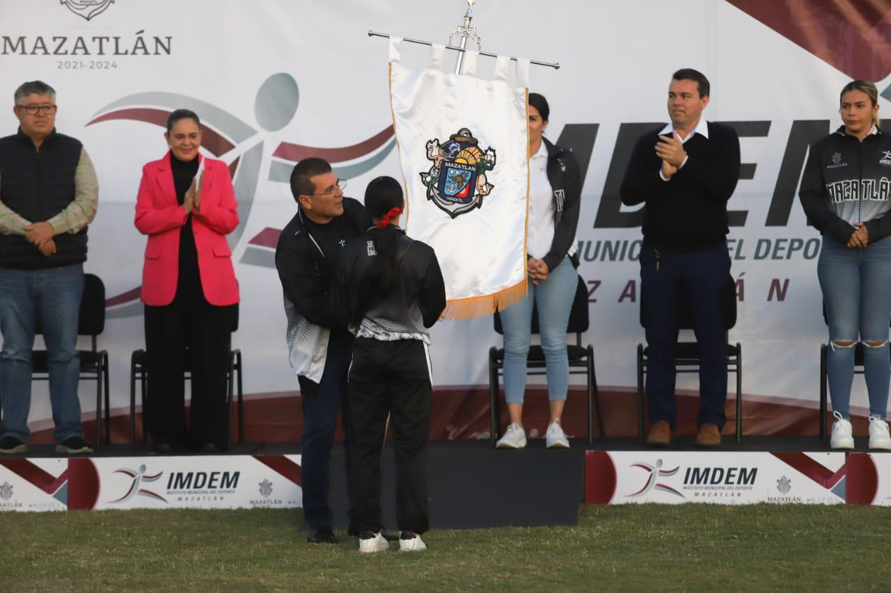 $!Abanderan a Selección Mazatlán que competirá en estatal de los Juegos Conade