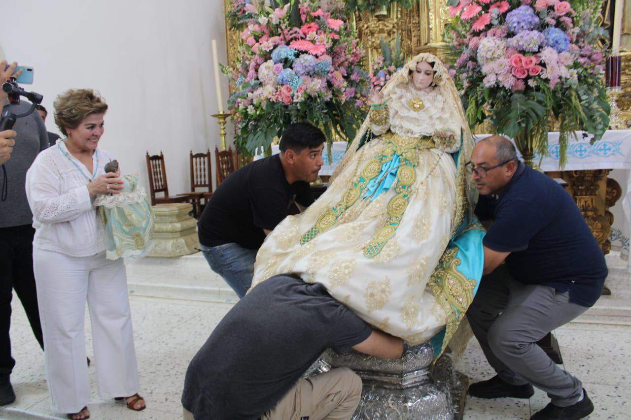 $!Familia cumple promesa y convierte en ofrenda de gratitud a la Virgen del Rosario