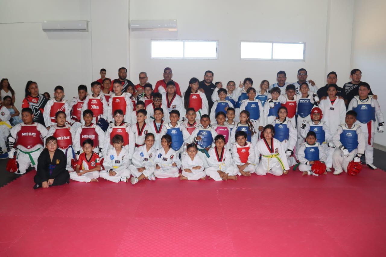 $!Mazatlán reúne a los mejores taekwondoínes de Coahuila y Sinaloa en topes de preparación