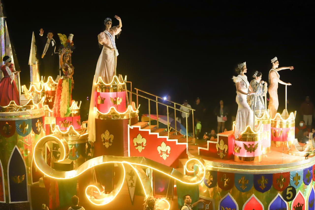 $!Magia y espectacularidad, el sello de las carrozas reales del Carnaval de Mazatlán