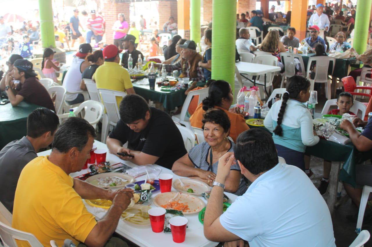 $!Restaurantes en playa El Caimanero aseguran tener buenos resultados en afluencia de visitantes