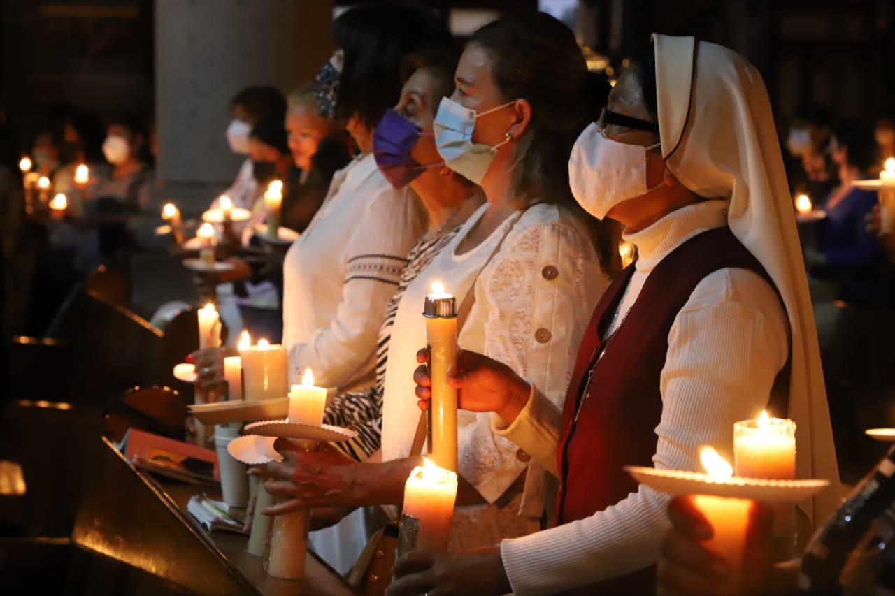 $!En Catedral de Mazatlán celebran la Vigilia de la Resurrección del Señor