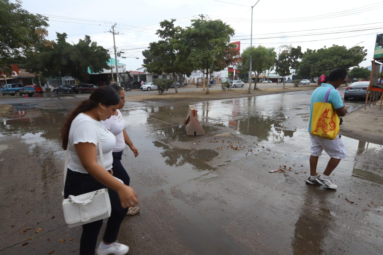 $!San Joaquín, Villa Verde y Villa Florida viven entre fugas de aguas negras