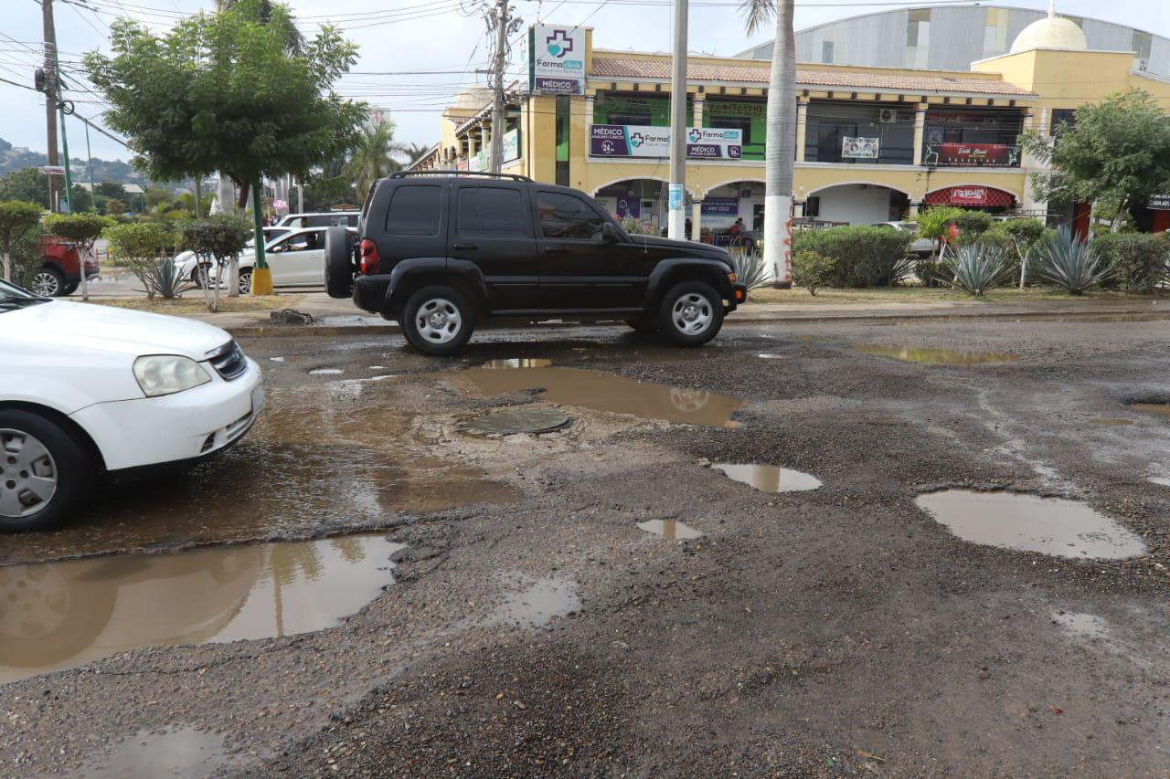 $!San Joaquín, Villa Verde y Villa Florida viven entre fugas de aguas negras