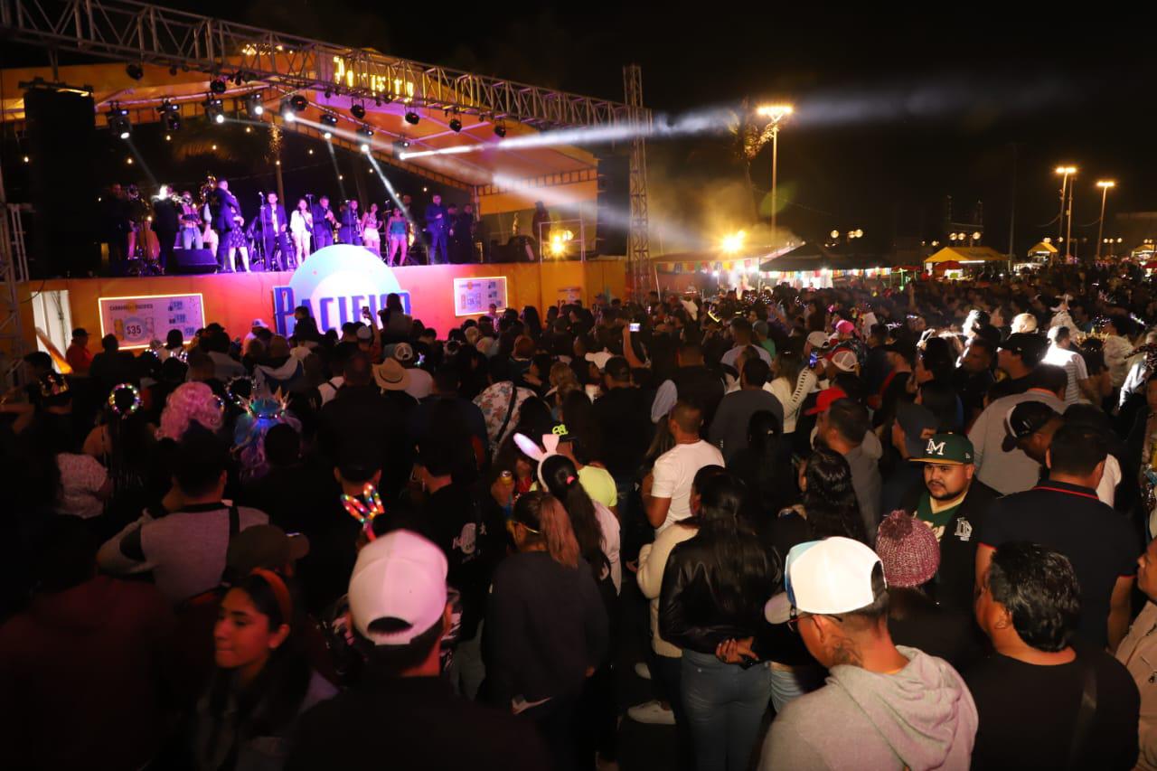 $!Comienza la fiesta en el Paseo Olas Altas en el segundo día del Carnaval