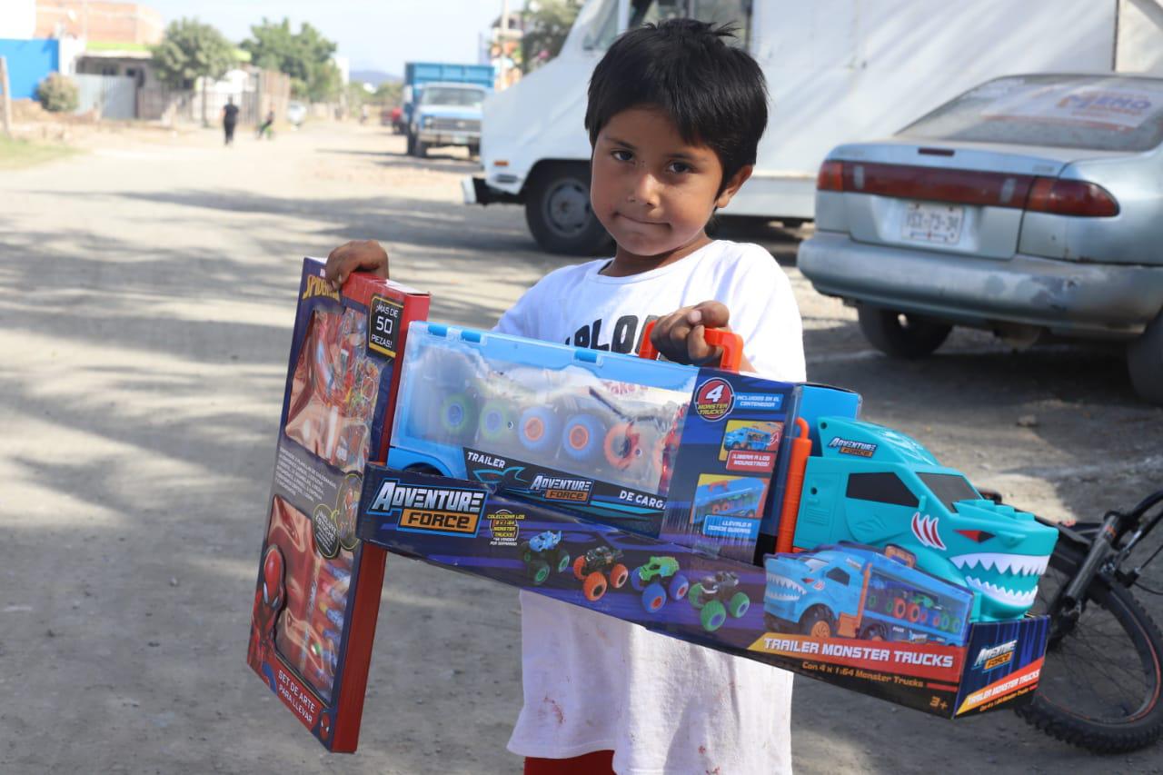 $!¡Gracias! Cumplen los Reyes Magos de Noroeste una vez más con niñas y niños de Mazatlán