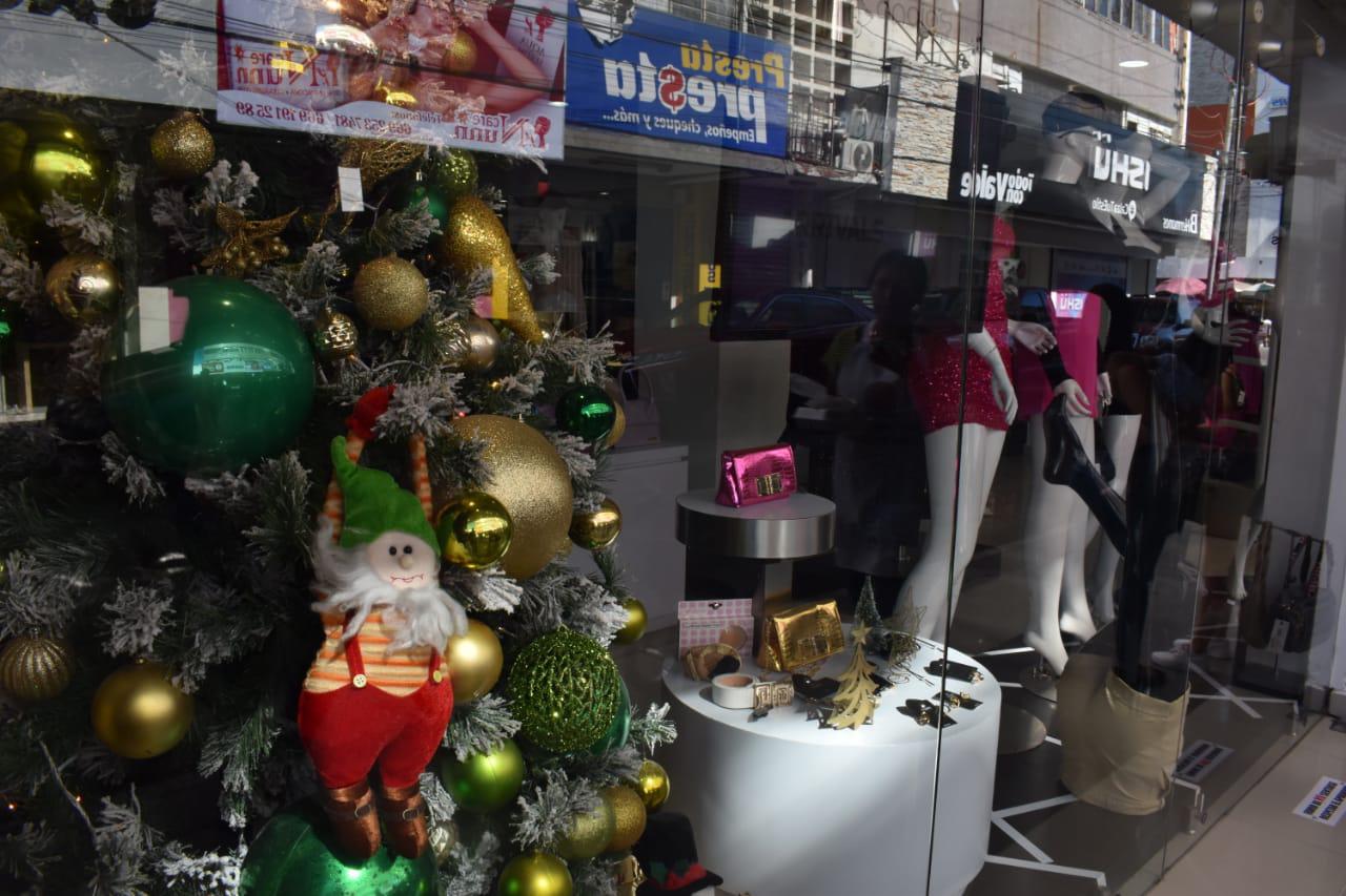 $!Comerciantes despiden ‘El Buen Fin’ y dan la bienvenida a la Navidad en Mazatlán